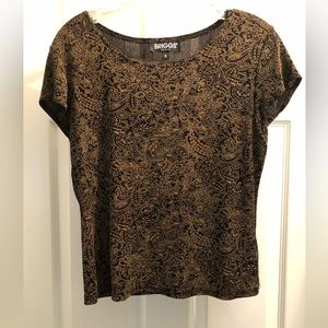 Briggs Short Sleeve Top, black with gold paisley pattern, petite small.